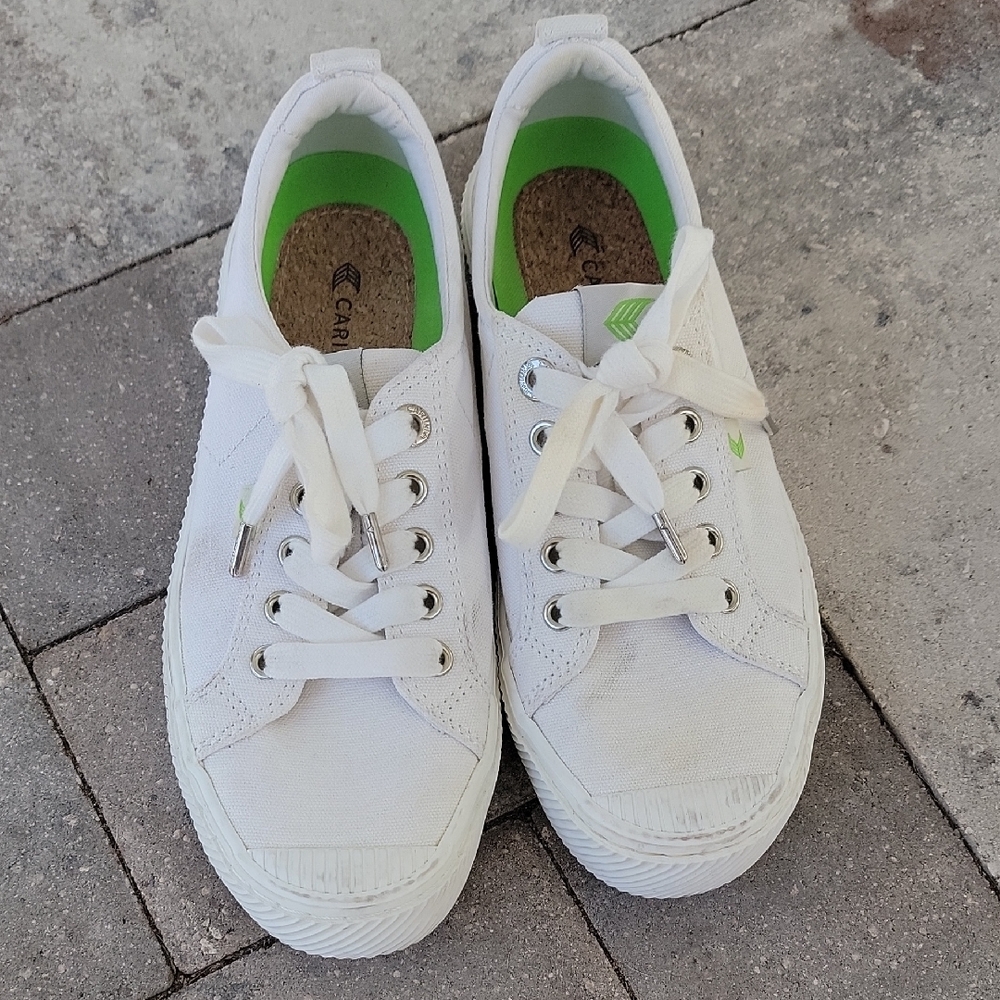 Cariuma Oca Low White Canvas Sneakers Sz 7.5